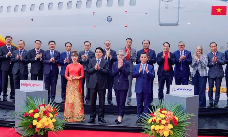  Chủ tịch nước Lương Cường chứng kiến bàn giao tàu bay Boeing đầu tiên cho Vietjet